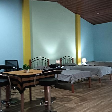 This Is It Airport Hotel And Restaurant Negombo Eksteriør billede