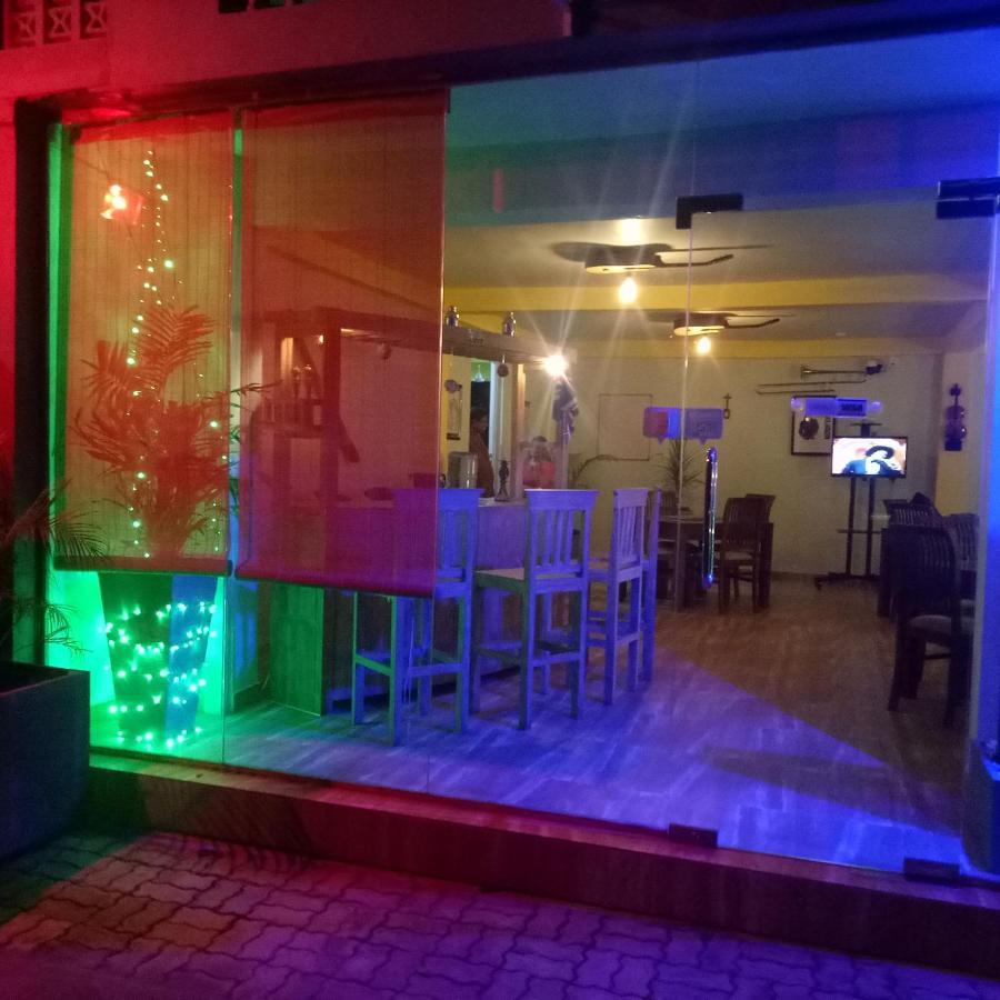 This Is It Airport Hotel And Restaurant Negombo Eksteriør billede