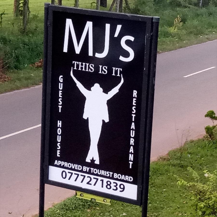 This Is It Airport Hotel And Restaurant Negombo Eksteriør billede