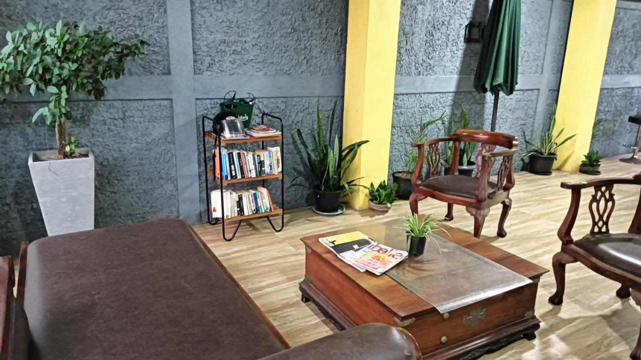This Is It Airport Hotel And Restaurant Negombo Eksteriør billede