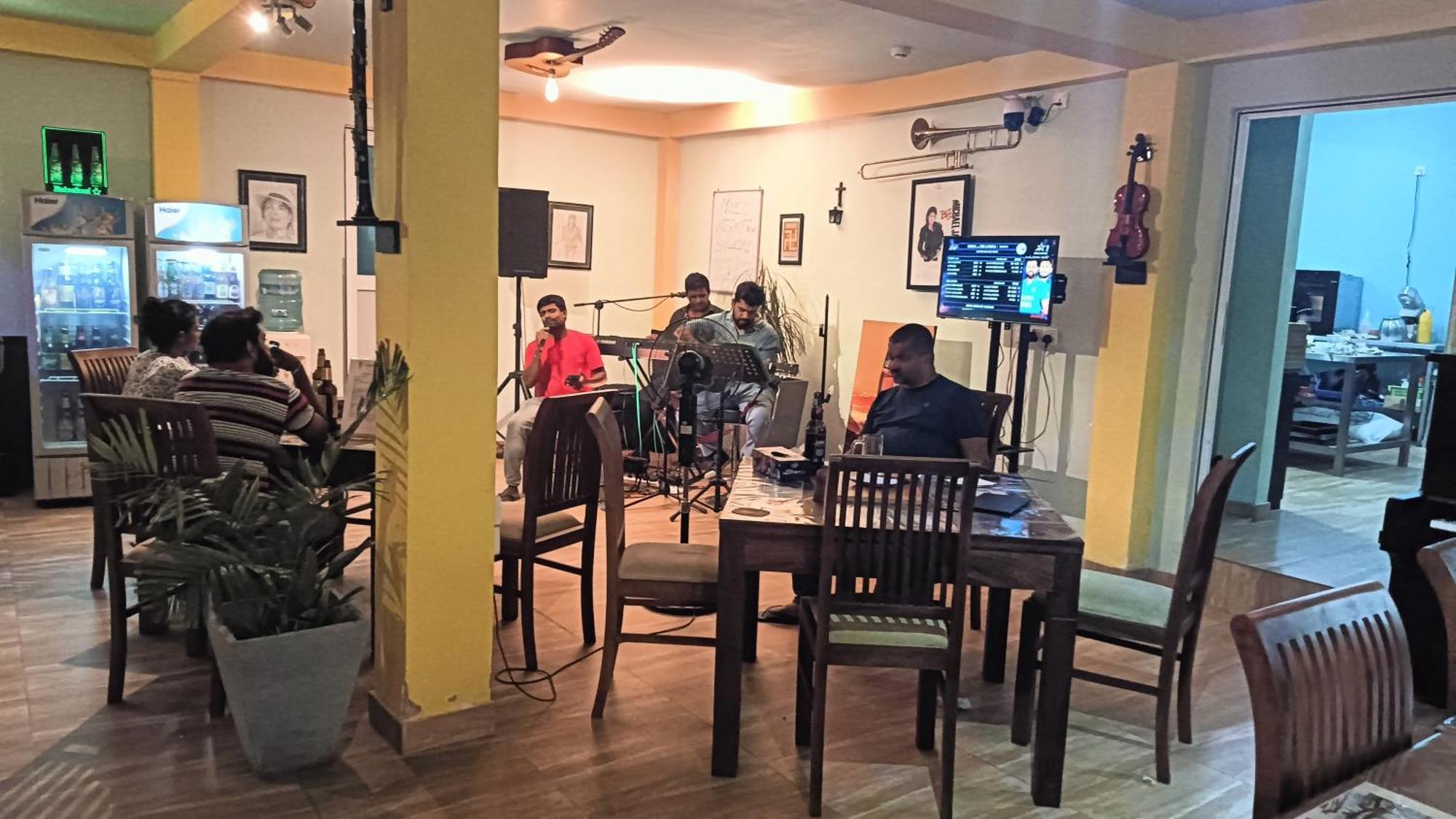This Is It Airport Hotel And Restaurant Negombo Eksteriør billede