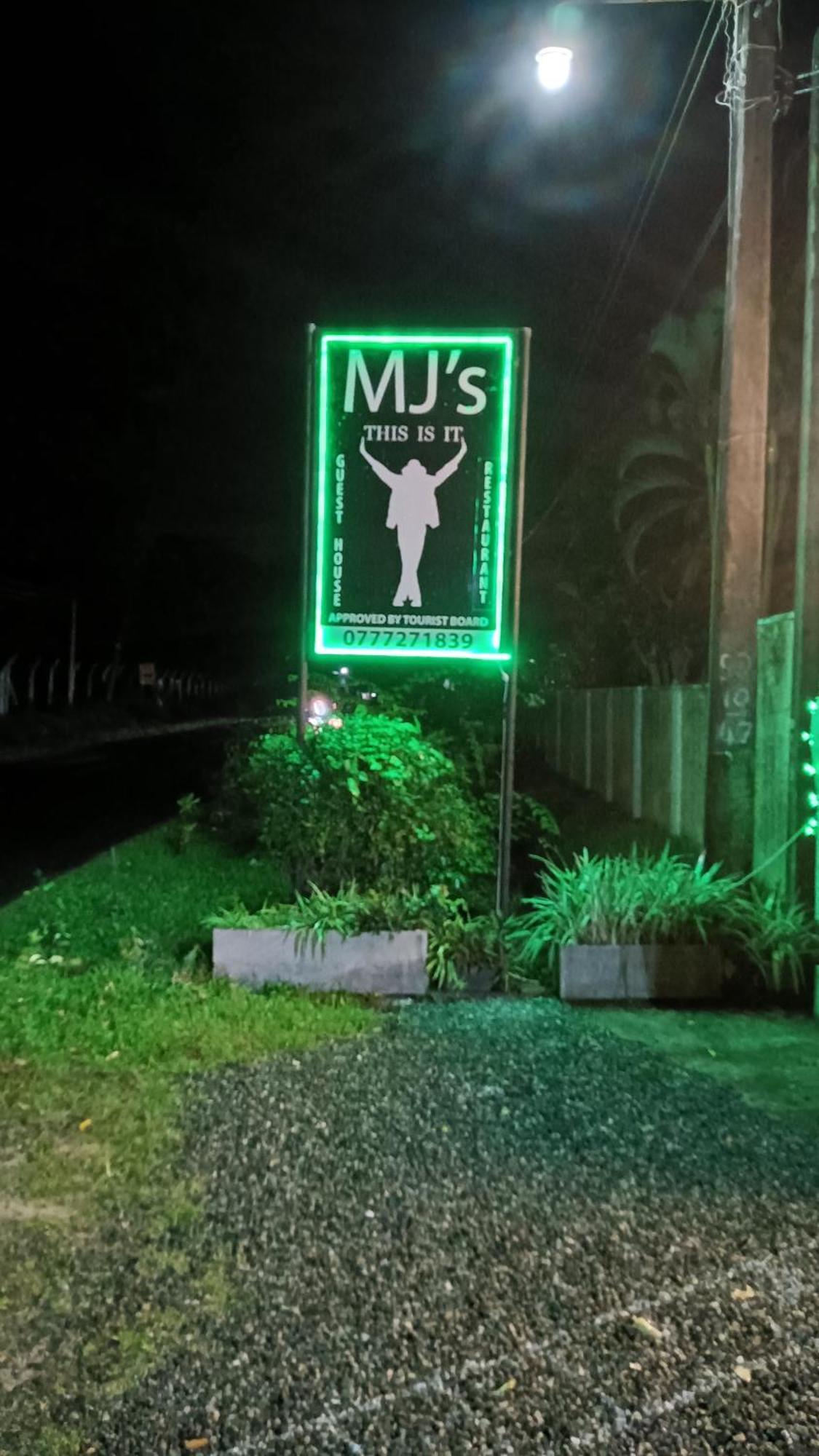 This Is It Airport Hotel And Restaurant Negombo Eksteriør billede