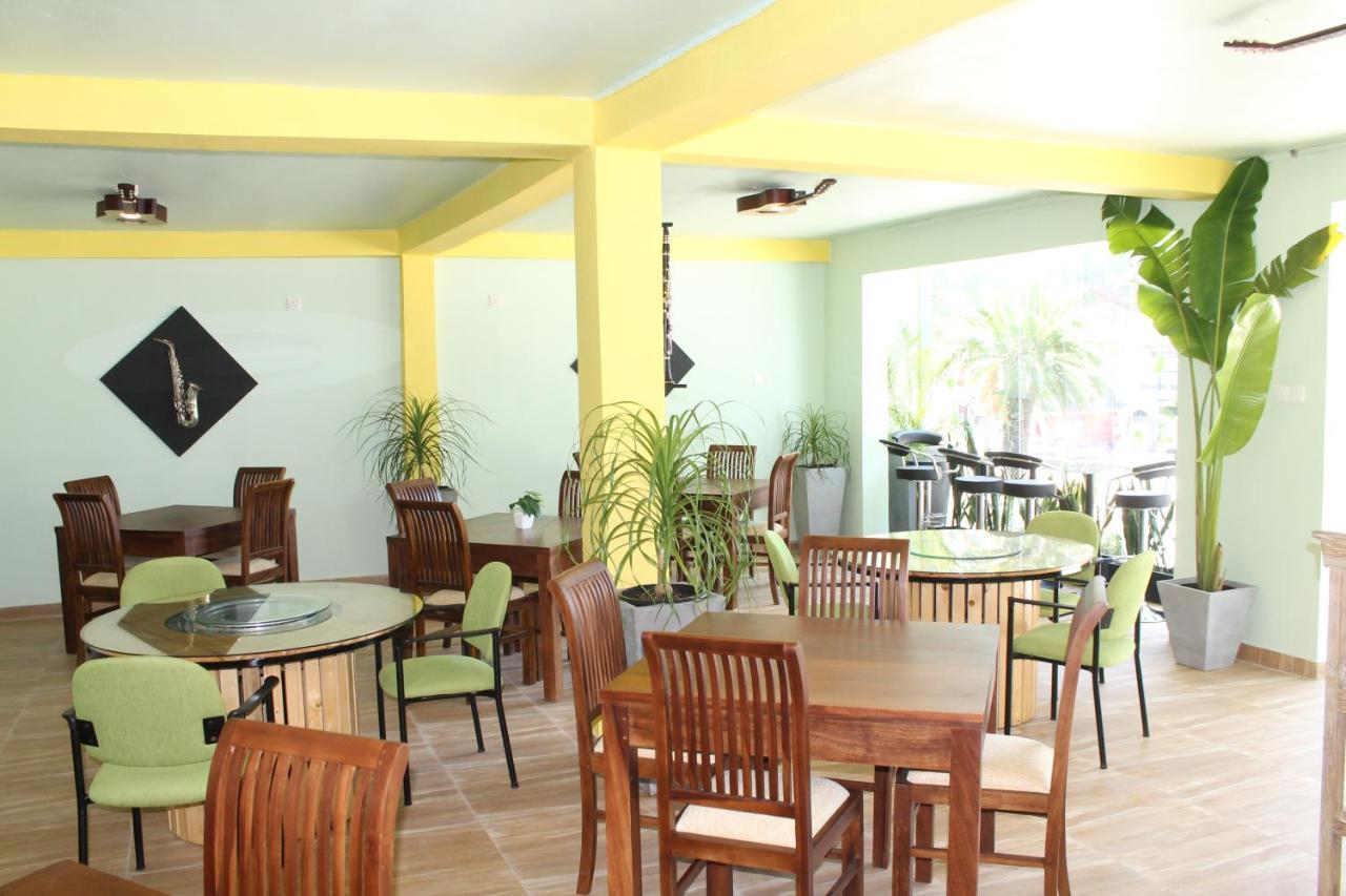 This Is It Airport Hotel And Restaurant Negombo Eksteriør billede