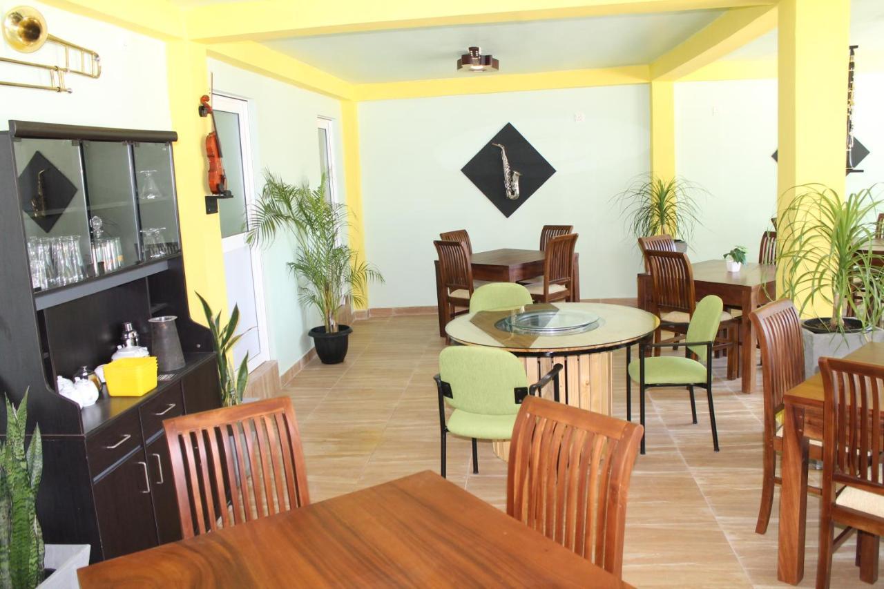This Is It Airport Hotel And Restaurant Negombo Eksteriør billede