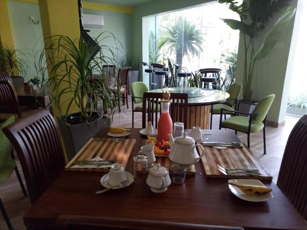 This Is It Airport Hotel And Restaurant Negombo Eksteriør billede