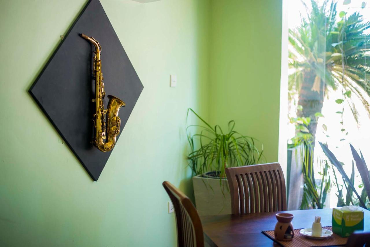 This Is It Airport Hotel And Restaurant Negombo Eksteriør billede